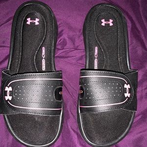Brand new - under armour / size 7 slides!
